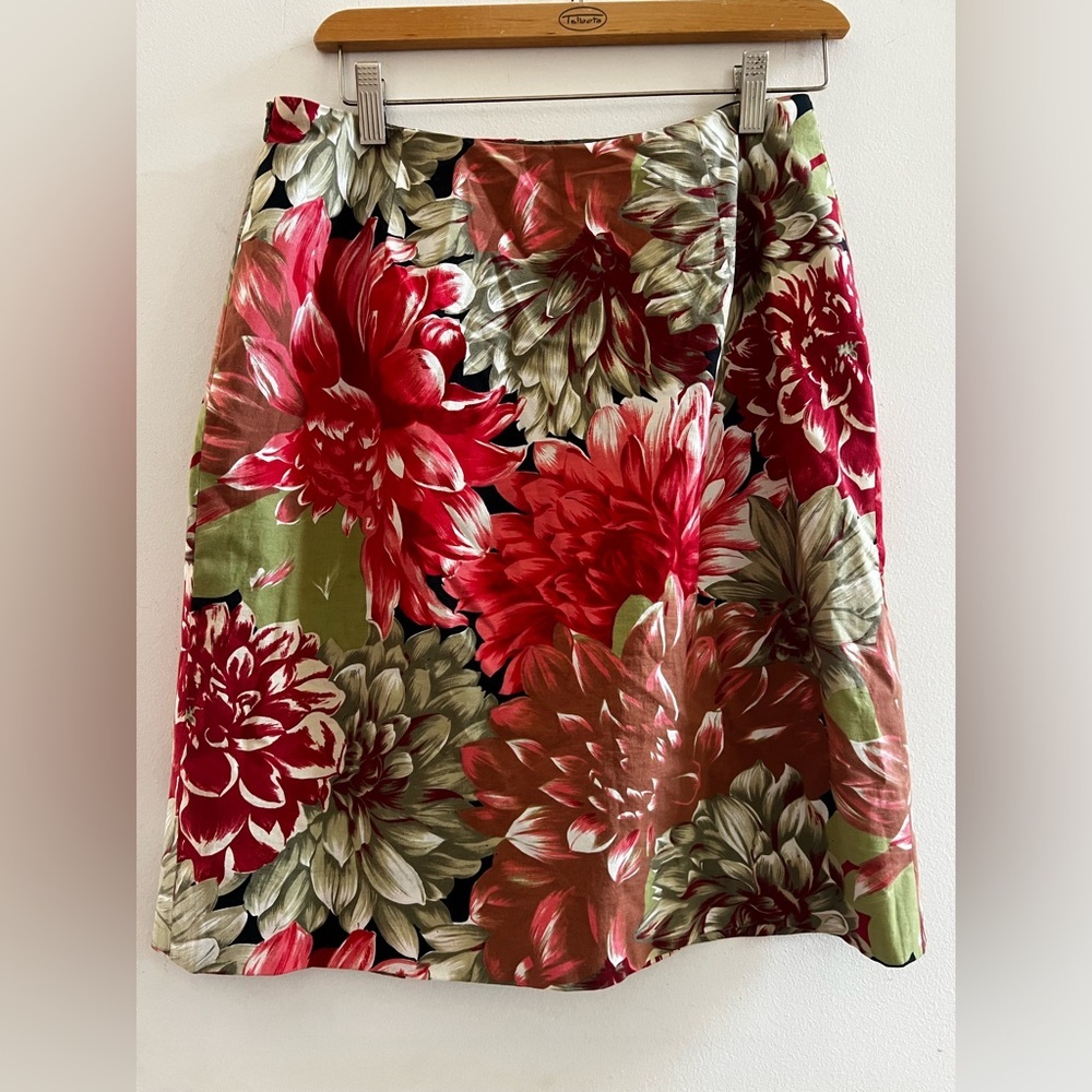 Carlisle Floral A-Line Skirt Size 8 | Red Green Pleated Front Designer Skirt - Picture 4 of 6
